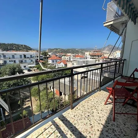 Whole Flat, Location, Seaside Town