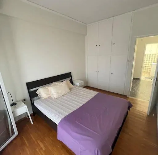 Whole Flat, Location, Seaside Town *