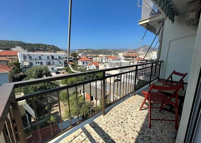 Whole Flat, Location, Seaside Town