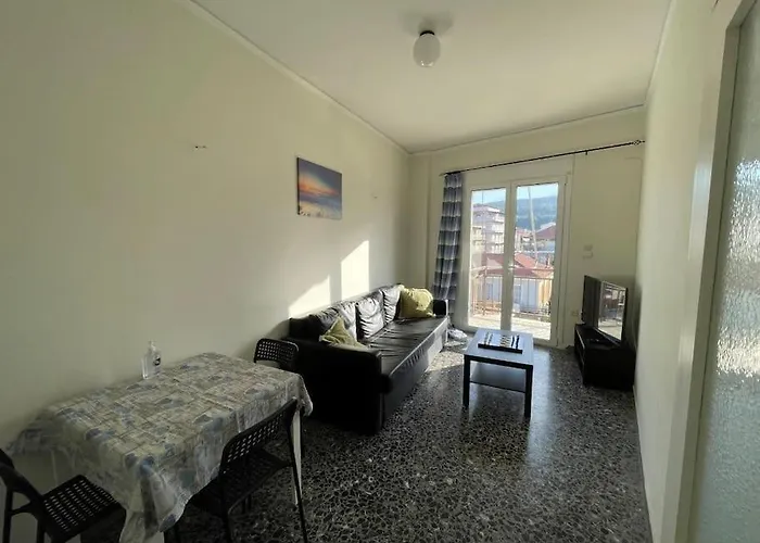 Whole Flat, Location, Seaside Town *